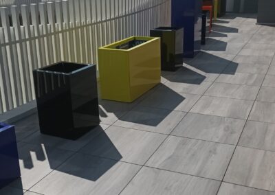 Jardinières en matériaux recyclés - Végétalisation de la terrasse d'immeuble - Sérignan